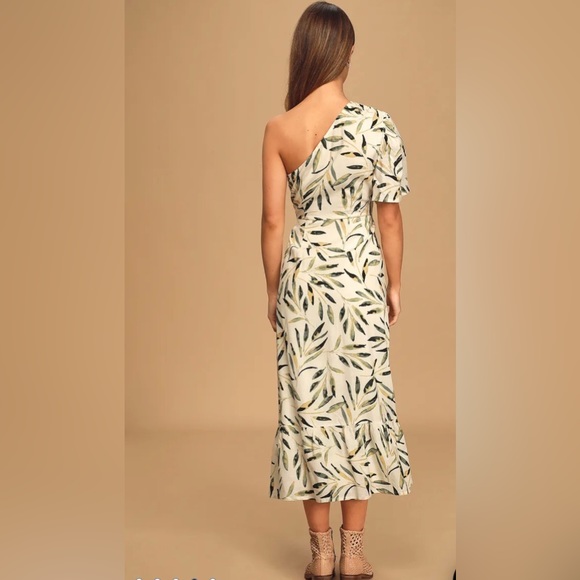 Lulus Light, floral one shoulder dress - Picture 2 of 9